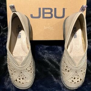 JBU Women's Pecan Champagne Shimmer Flats Size 7 New
